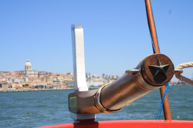 2-Hour Lisbon Traditional Boats Sunset Cruise with White Wine - Meeting near Praça do Comércio