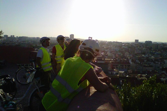3-Hour Lisbon 7 Hills Electric Bike Tour - The Castelo de São Jorge climb and first city views