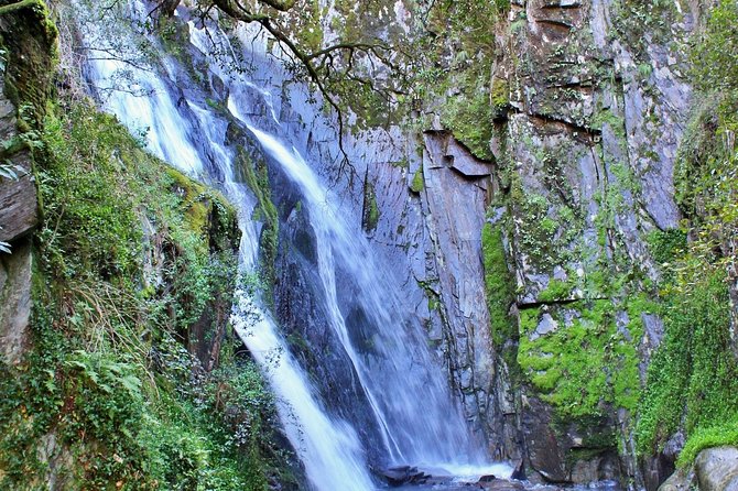A tour between Cascades and Schist Villages, Piodão - Benfeita, a schist village beside water