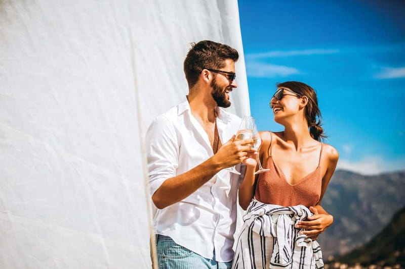 Albufeira: Algarve Sunset Sailing Experience - Tasting Algarve Wine at Sea
