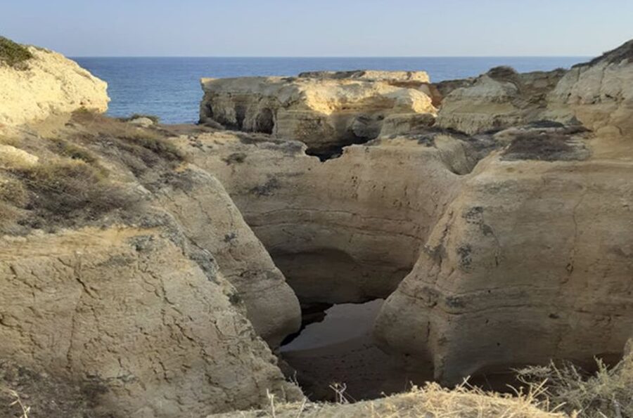 Albufeira: Beaches, Old Town, and Salgados Lagoon Jeep Tour - Why this three-hour route works well in Albufeira