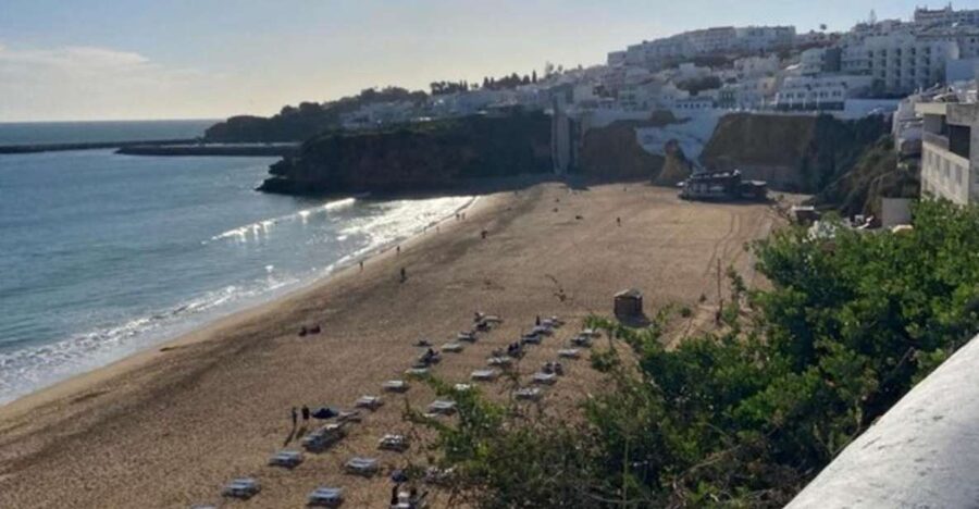 Albufeira: Old Town History Walking Tour with Tapas & Wine - Narrow lanes, castle walls, and the old tunnel
