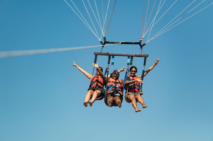Albufeira: Parasailing Boat Trip - Photos, music, and the little extras