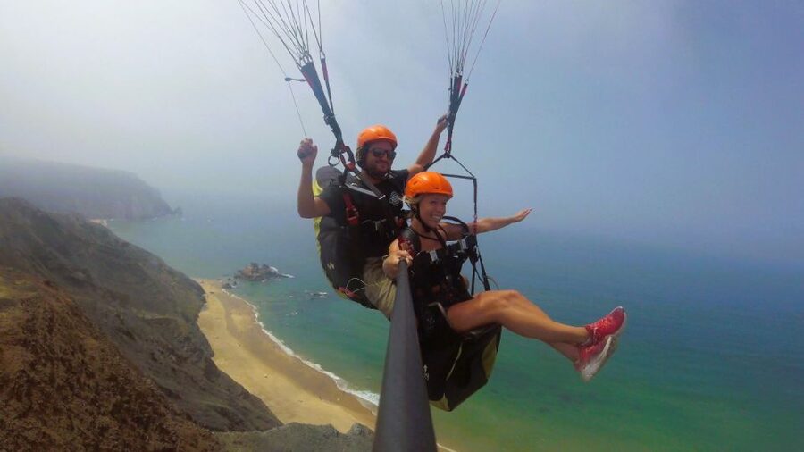 Algarve Coast: Paragliding Experience - Who should book this flight?