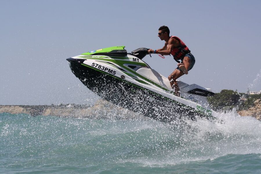 Algarve: Jet Ski Rental in Armação de Pêra - Who will enjoy this activity most