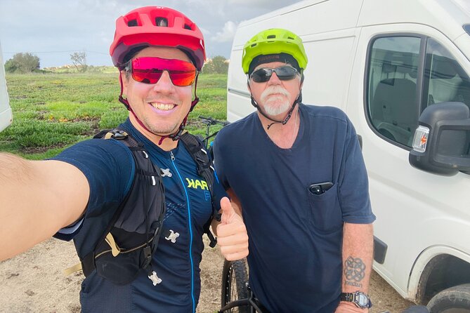 Algarve: Lagos sightseeing guided tour with E-bikes - The Fishermen’s Trail from Lagos toward Luz