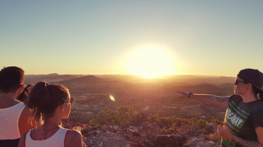 Algarve: Sunset Jeep Safari Tour - Alte and the small-town food stop
