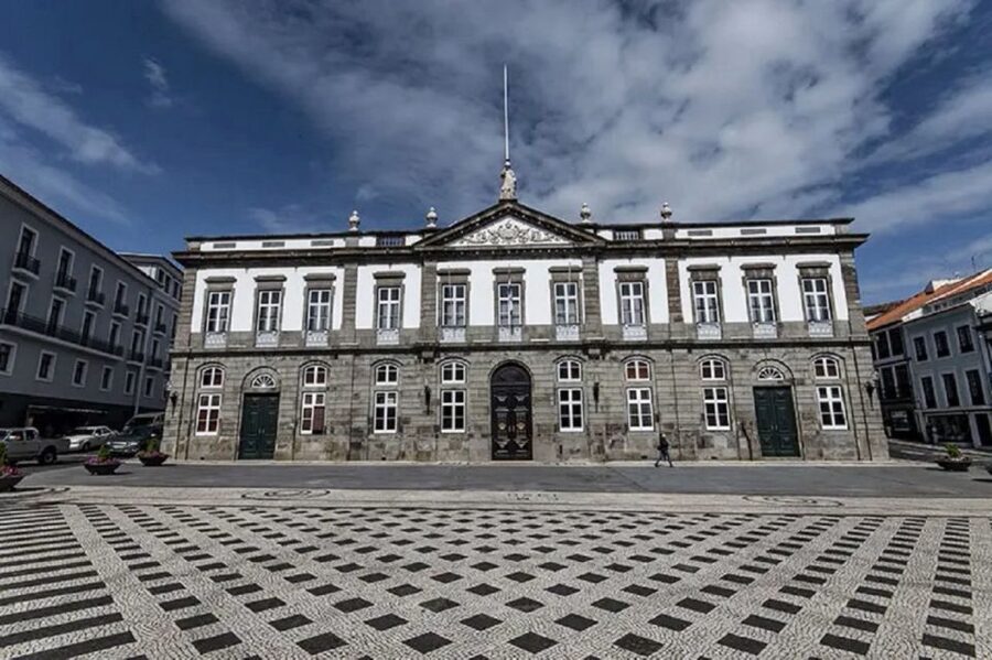 Angra do Heroísmo: Walking Tour with Local Pastry and Coffee - Key points to know before you book