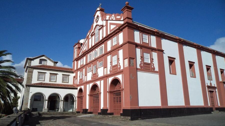 Angra do Heroísmo: Walking Tour with Local Pastry and Coffee - Sé Catedral, Angra’s great church