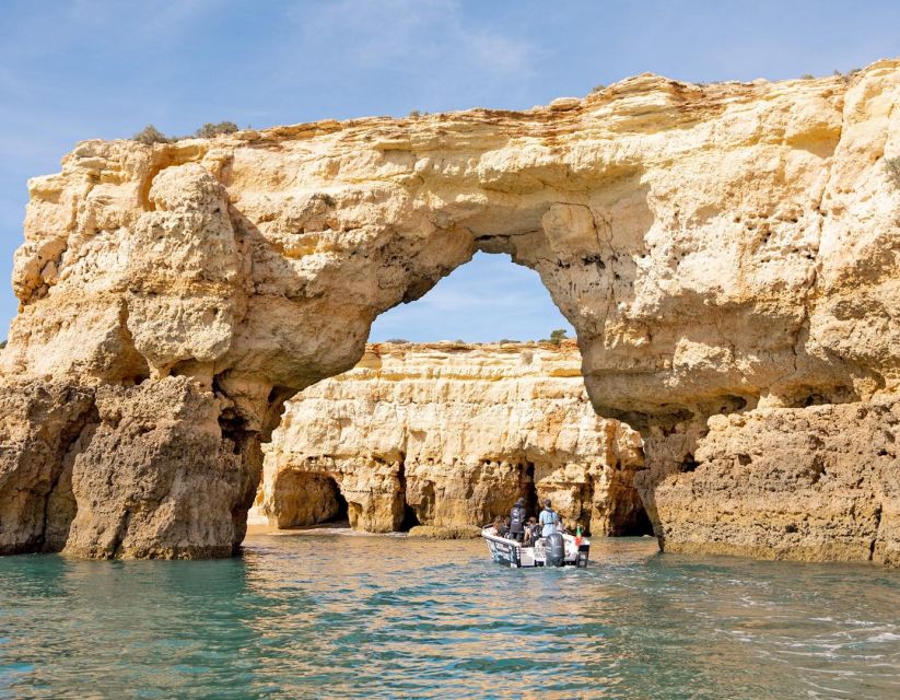 Armação de Pêra: Benagil´s 15 Best Caves Boat Tour - What the guides add to the trip