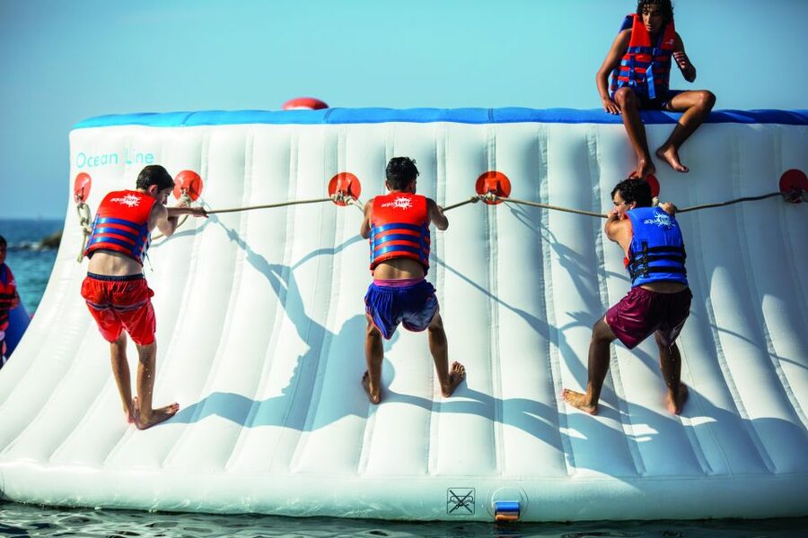 Armação de Pêra: Inflatable Waterpark Entry Ticket - What happens from check-in to the first jump