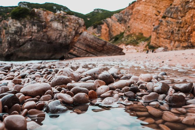 Arrábida Secret Beaches and Caves with Snorkeling Stop - The boat and comfort question