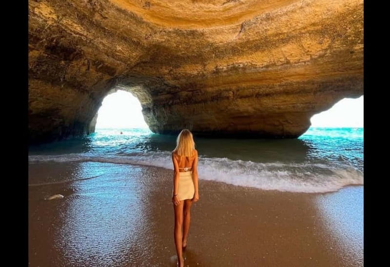 Benagil: Guided Kayak Tour inside caves and Praia da Marinha - Benagil Beach: the practical beginning
