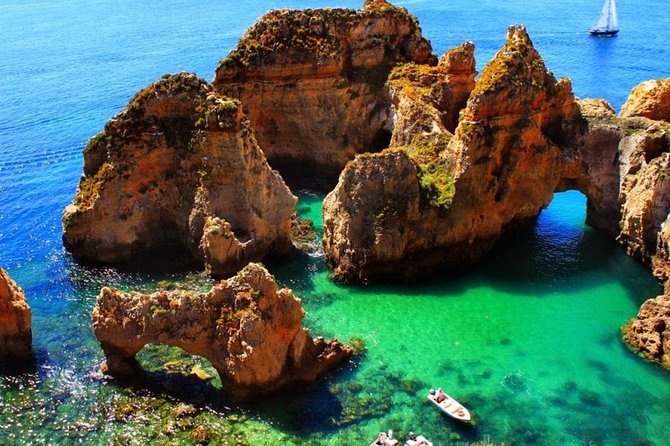 Boat trip to the grottos at Ponta da Piedade, Lagos - Why the small boat makes the difference