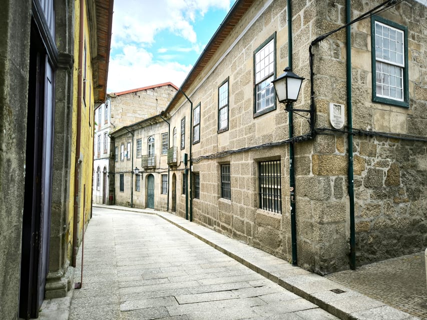 Braga & Guimarães Tour: Small Historical Group Tour - Guimarães and the making of Portugal