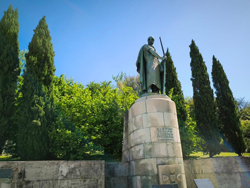 Braga & Guimarães Tour: Small Historical Group Tour - Starting from Porto in a small Mercedes-Benz van