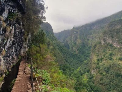 Caldeirão Verde: Queimadas PR9 Transfer and Self-Guided Hike