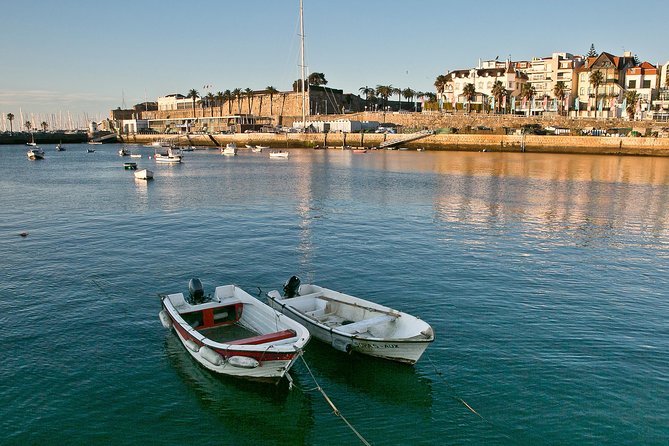 Cascais: Glamour and Decay by The Lisbon Coastline - Private Tour - Santa Marta Lighthouse and the museum stop