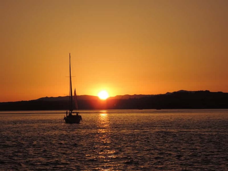 Cascais: Sunset Boat Trip with Welcome Drinks - Cascais from the water, from villas to the Casino