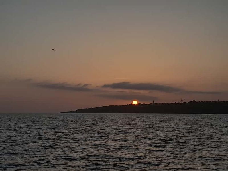 Cascais: Sunset Boat Trip with Welcome Drinks - Should you book it?