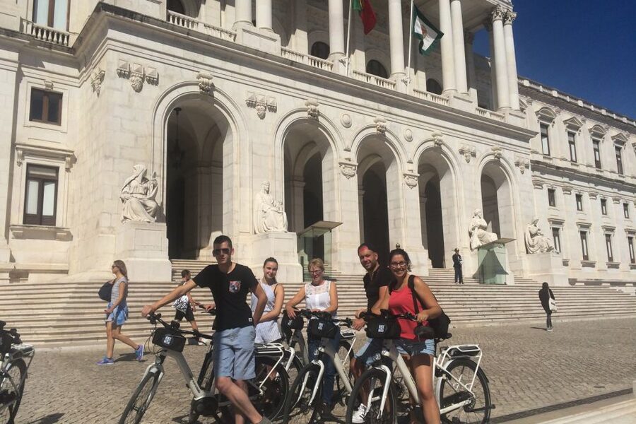 Central Lisbon 3-Hour Guided E-Bike Tour - Guiding style and the value of the stories