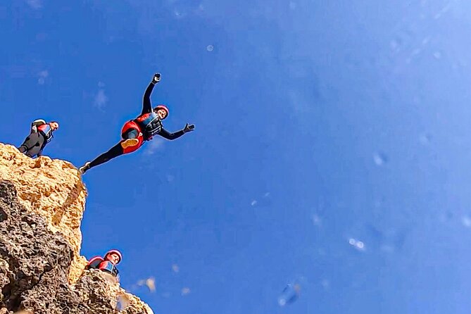CLIFF JUMPING tour - Coasteering in Albufeira - Key points at a glance