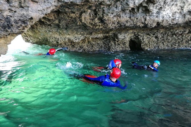 CLIFF JUMPING tour - Coasteering in Albufeira - The guides and the level of support