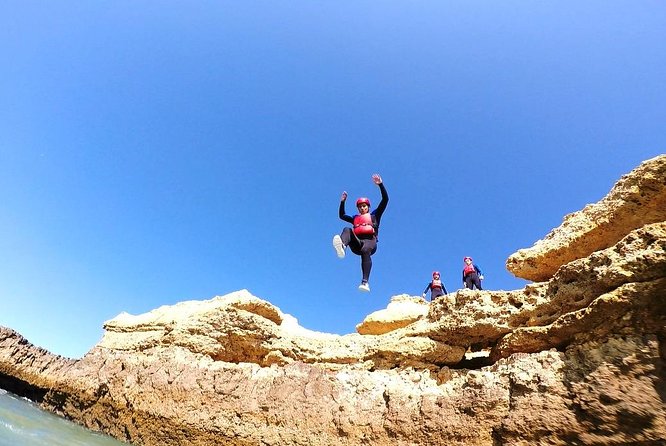 CLIFF JUMPING tour - Coasteering in Albufeira - São Rafael Beach, where the route begins