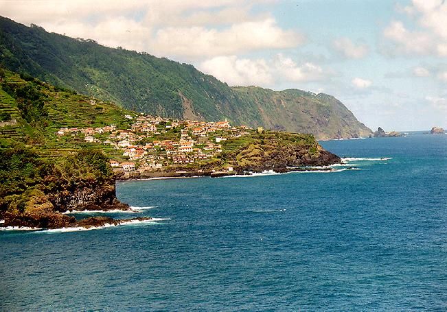Discover Madeira: Full-Day Tour to Porto Moniz - Encumeada and the final stop at Cabo Girão