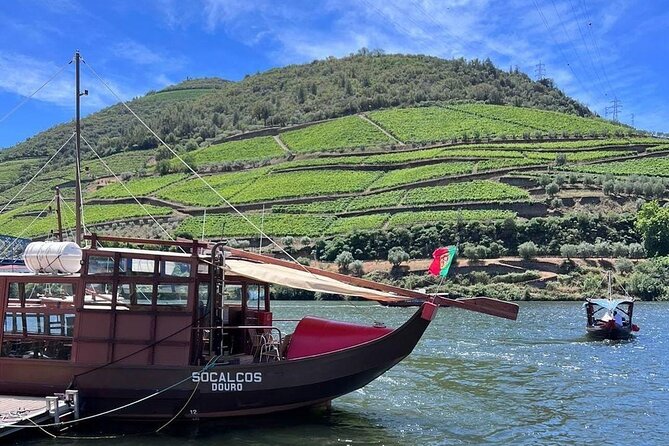 Douro Valley Tour - 3 Wine tastings, Lunch & river Cruise - Casal de Loivos combines wine with a fine river view