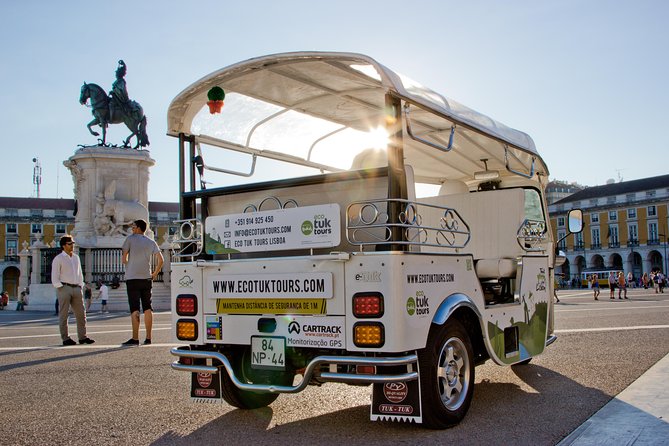 Explore Lisbon by Tuk Tuk: History and Viewpoints - The cathedral and Alfama’s old lanes
