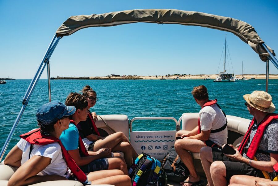 Faro: Deserta Island and Farol Island Catamaran Boat Trip - Farol Island and the Culatra Lighthouse