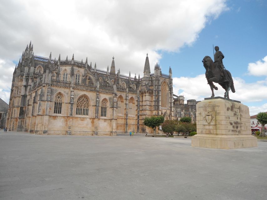 Fátima, Batalha, Alcobaça, Nazaré and Óbidos Private Tour - Lunch and entrance fees need planning