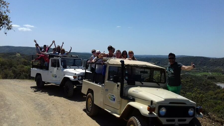 From Albufeira: Algarve Sunset Jeep Tour with Tastings - Villages, refreshments, and local stories