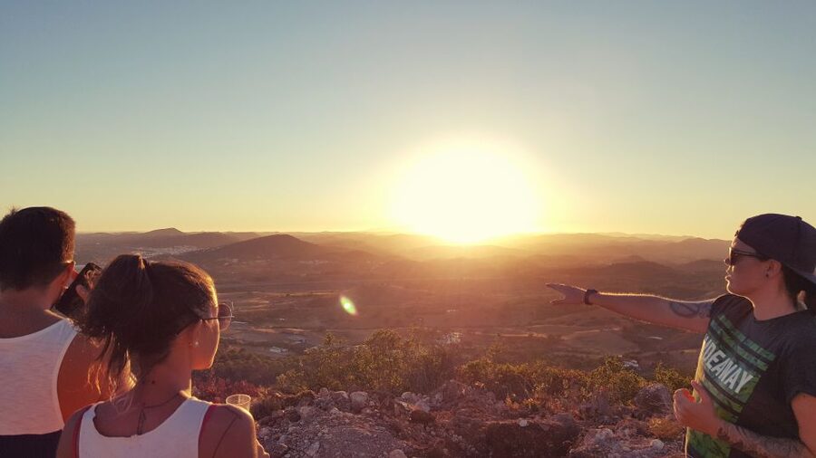 From Albufeira: Algarve Sunset Jeep Tour with Tastings - Sunset with sparkling wine