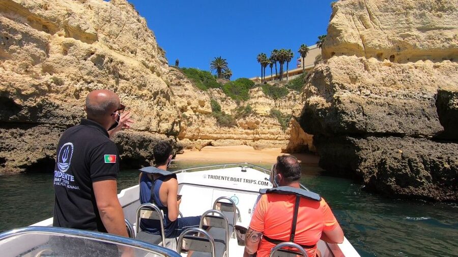 From Armação de Pêra: Benagil Caves and Beaches Boat Tour - How the guides shape the outing