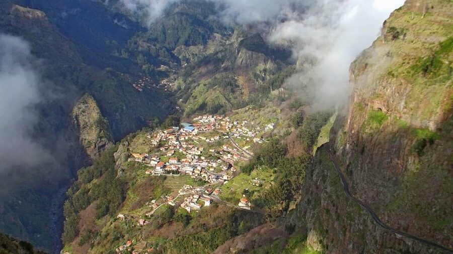 From Funchal: Nuns Valley, Monte and Sleigh Ride Tour - Pico dos Barcelos brings the morning back toward Funchal