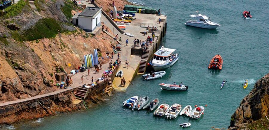 From Lisbon: Berlenga Grande Sightseeing Tour - The glass-bottom boat and the island caves