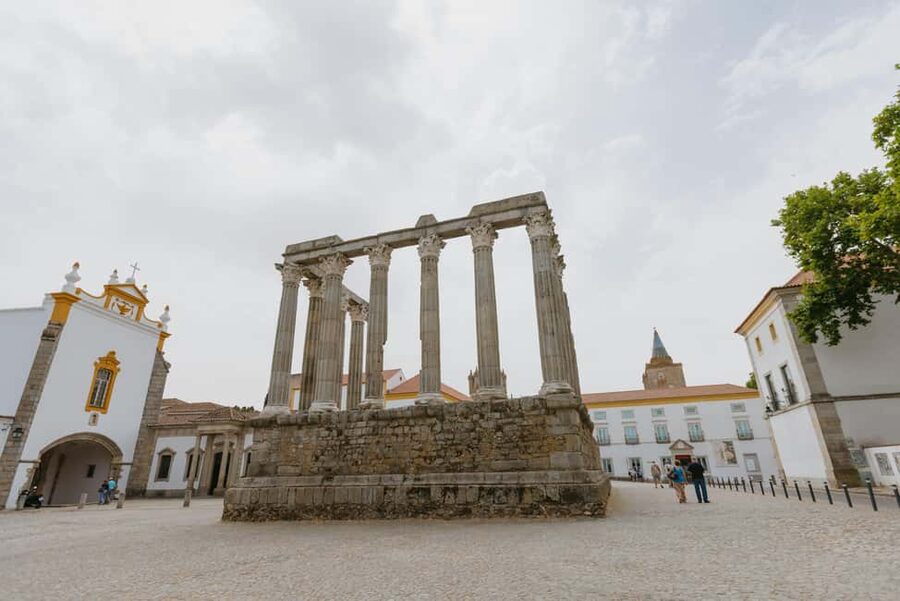 From Lisbon: Évora and Monsaraz Day Tour with Wine Tasting - Évora’s Chapel of Bones and Roman Temple