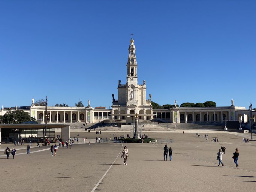 From Lisbon: Fátima, Batalha, Nazaré, and Obidos Tour by Van - Four Portuguese highlights in one long day