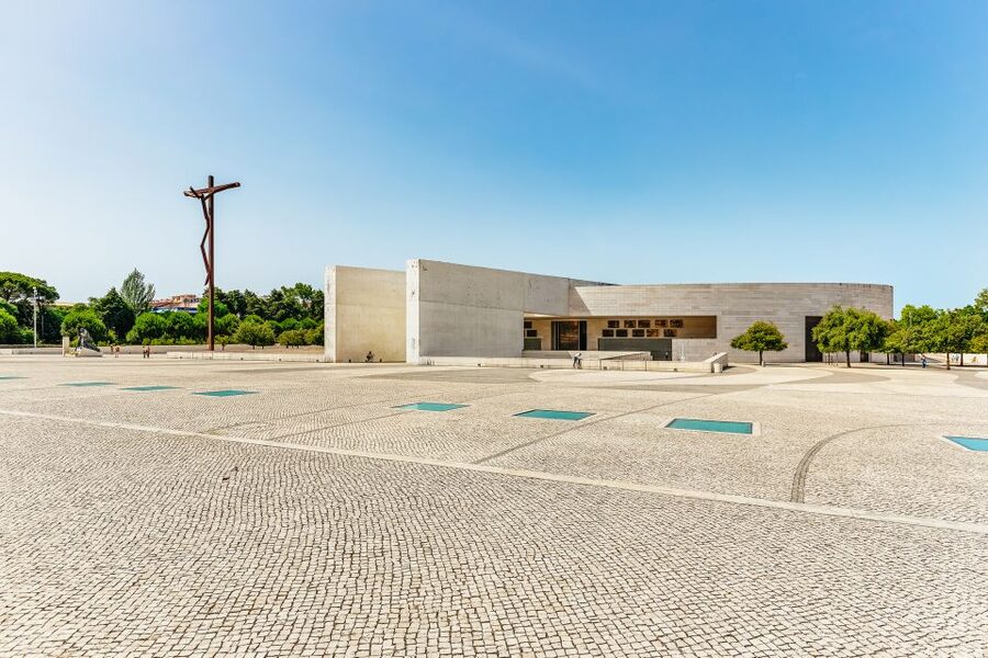 From Lisbon: Fatima Batalha Nazaré & Óbidos Small-Group Tour - What the $79 price really buys you
