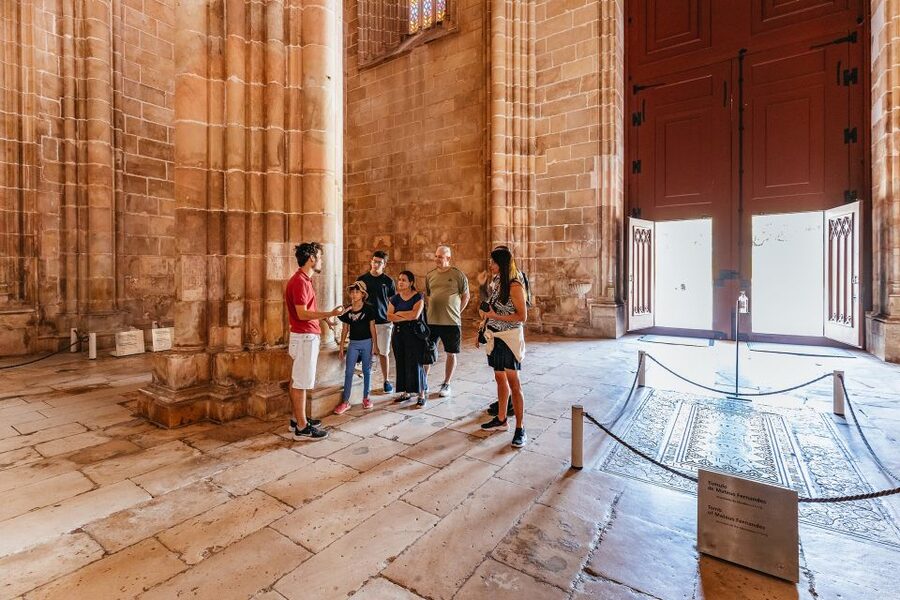 From Lisbon: Fatima Batalha Nazaré & Óbidos Small-Group Tour - The guide can make or break the rhythm
