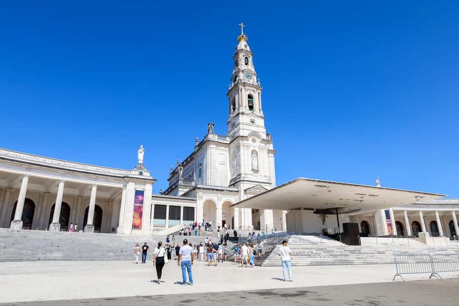 From Lisbon: Fátima, Nazaré & Sintra – 3 Cities Guided Tour - Nazaré, from fishing town to giant waves