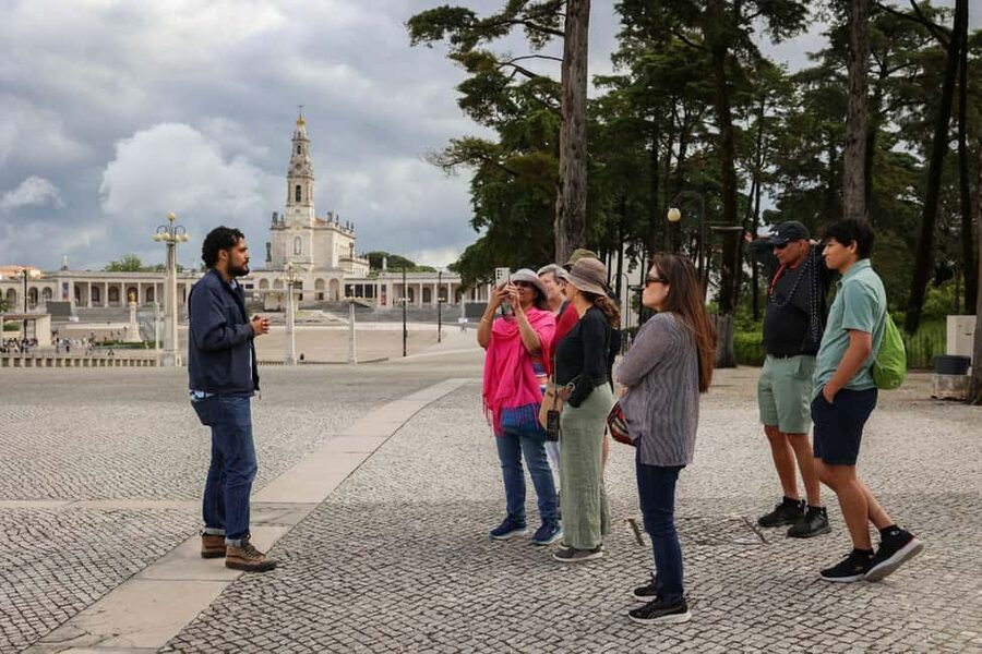From Lisbon: Fátima, Óbidos, and Nazaré Small Group Day Tour - Fátima: A Quiet Start at the Sanctuary