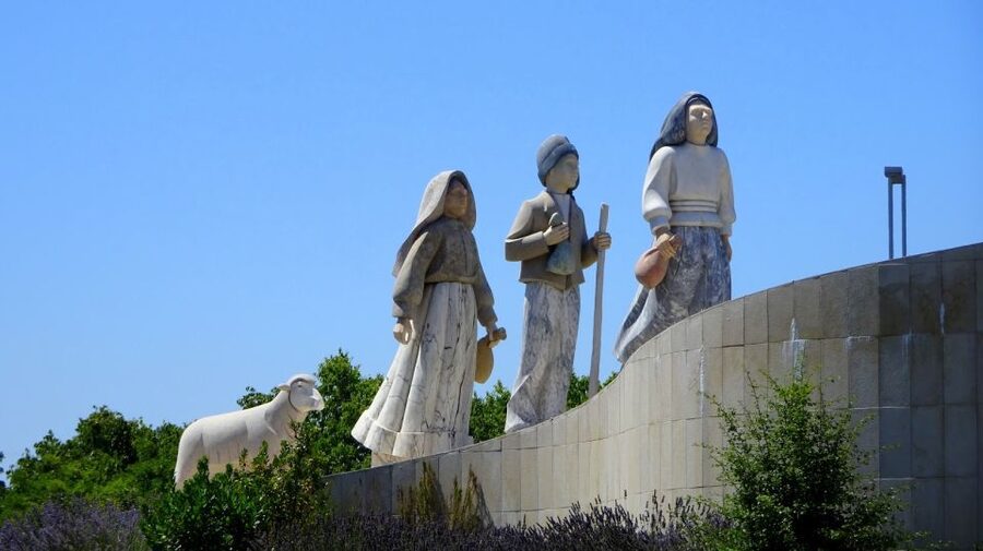From Lisbon: Fátima, Óbidos Medieval, Nazaré Atlantic Coast - Key points to know before booking