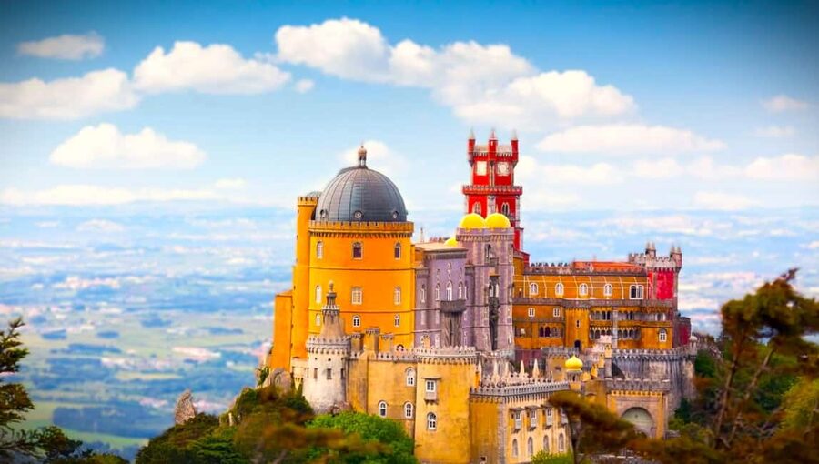 From Lisbon: Pena Palace, Regaleira, Sintra & Cascais Tour - Sintra old town and a useful pause