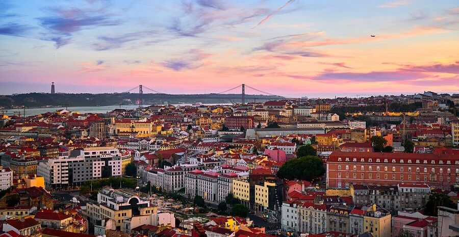 From Lisbon: Private Transfer to Porto with City Stops - Key points to know before booking
