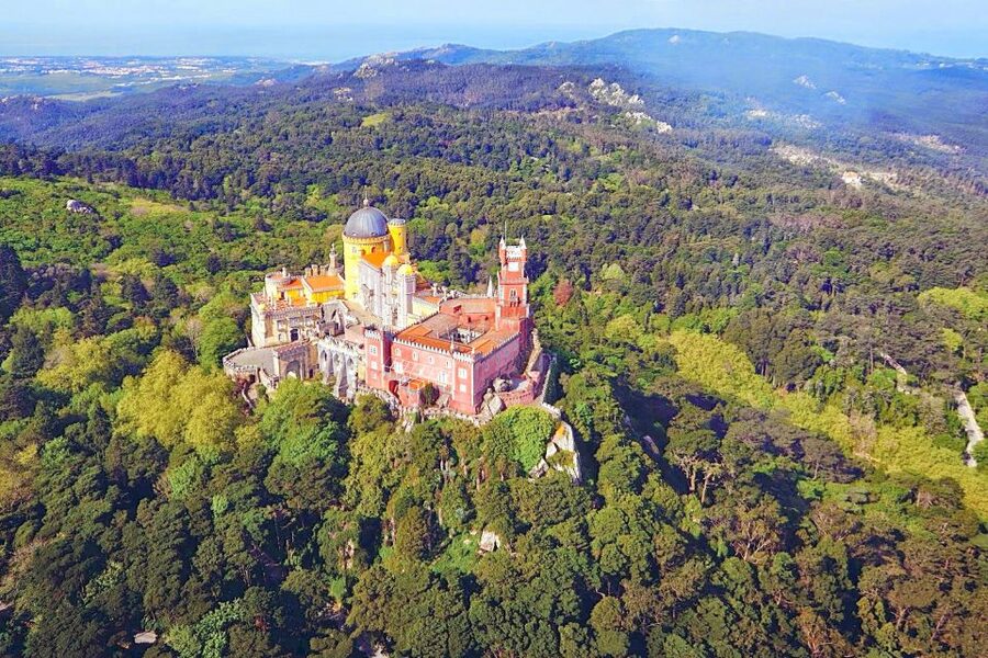 From Lisbon: Sintra Pena Palace Cascais 8-People Group Tour - The guide can shape the whole experience