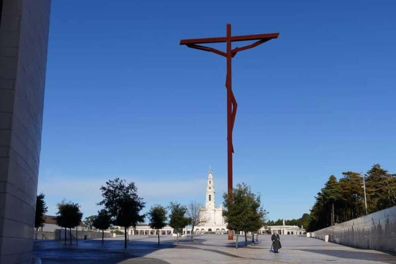 From Lisbon: Small Group Half-Day Fátima Tour - Basilica of the Most Holy Trinity