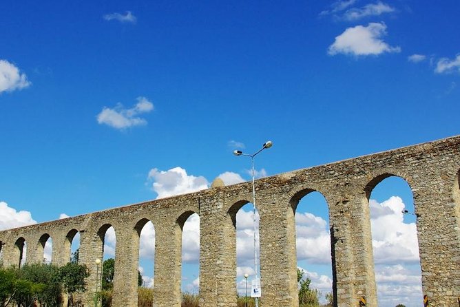 From Lisbon to Alentejo: Évora and Megaliths Full-Day Tour - Lunch and Free Time Around Praça do Giraldo